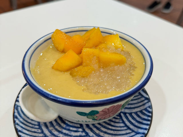 🍧 Sweet Traditions with a Modern Touch at Sik Thong Ba 🥣