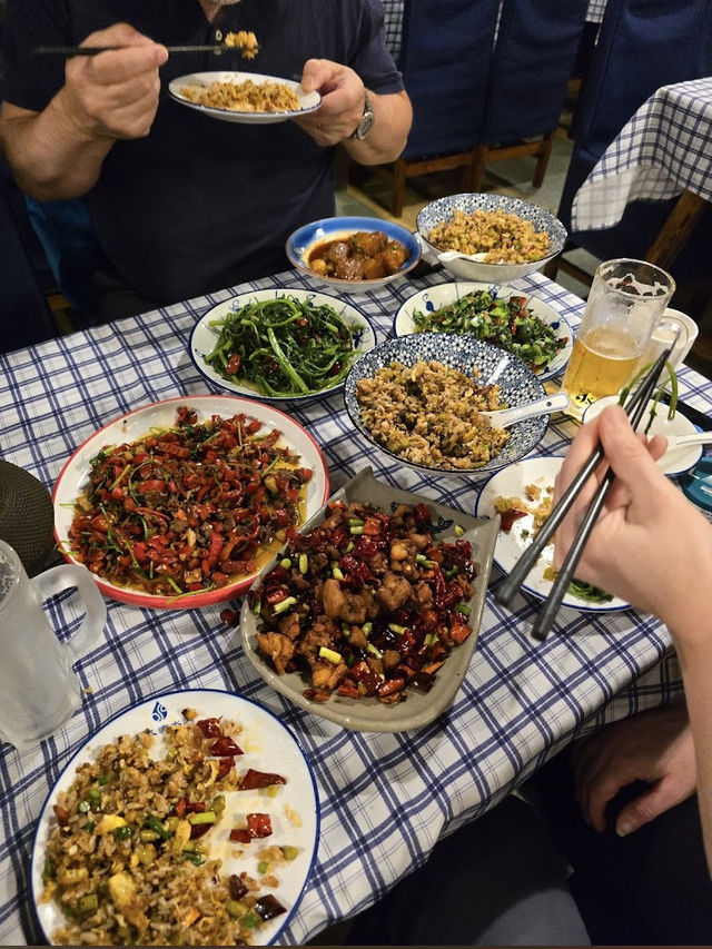 Di Shui Dong, A Flavorful Hunan Feast in Shanghai