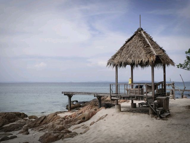 🛏️ พักที่ “Koh Munnork Private Island”