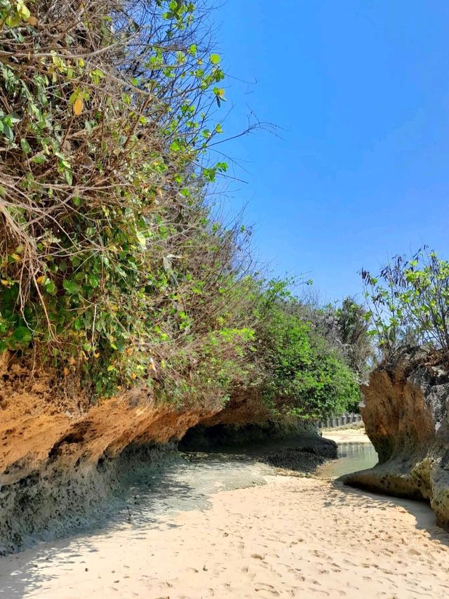 🌊 : Geger Beach เที่ยวบาหลี อินโดนีเซีย
