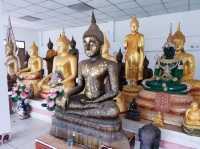 วัดวังหว้า วัดเก่าแก่ประเพณีห่มผ้าพระเจดีย์กลางน้ำ