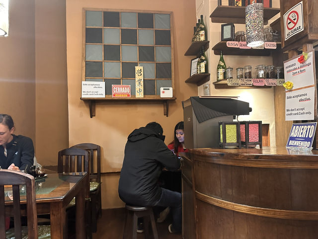 【Wa Cafe｜サンクリで出会える“本物”の日本の味】 — 異国でほっとするラーメンと家庭料理に出会える場所 —