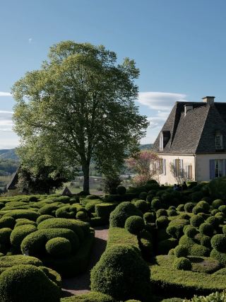 One of France's Most Beautiful Medieval Hill Towns | Beynac-et-Cazenac
