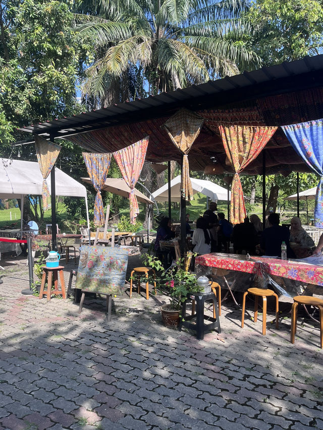Local breakfast at Kopi dan Benang
