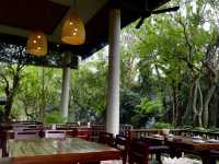 ร้านอาหาร@ชานชาลา กาญจนบุรี บรรยากาศร่มรื่นมาก