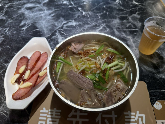 50年不熄火的深夜食堂！鴨肉榮，桃園大廟旁的晝夜美味傳奇 