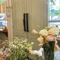 Woops – สมูทตี้อร่อยพร้อมร้านดอกไม้สุดคิวท์ในสาทร 