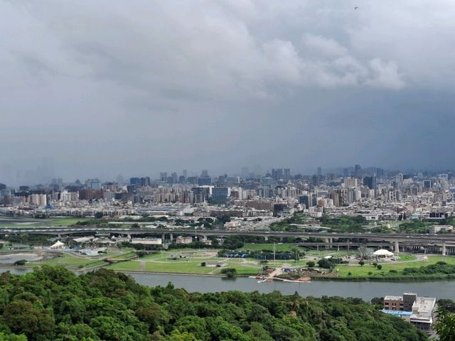 Explore the Jiantan Mountain Observatory near Jiantan MRT station in Taipei, Taiwan