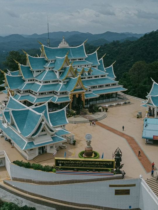10 วัดในอีสานที่ต้องไปสักครั้ง