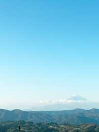 【静岡県　伊東市　富士山を望む大室山リフトとお鉢周り】