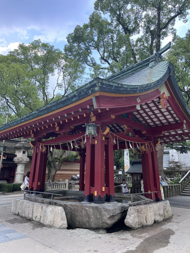 Guide to be able to take pictures of Dazaifu Shrine without the crowd!