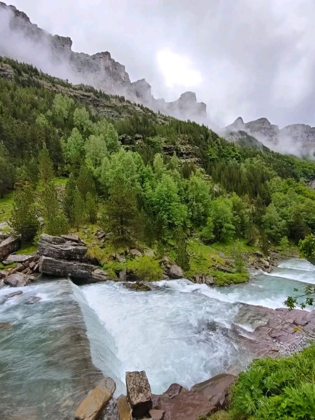 Waterfalls and Forest Feels on the Ruta a la Cola de Caballo