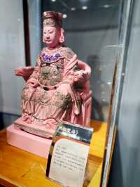 雲林北港｜工藝坊的「父子妝佛聯展」：一刀一筆，刻出信仰的延續 