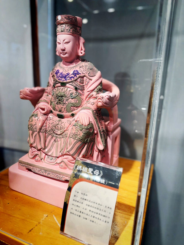 雲林北港｜工藝坊的「父子妝佛聯展」：一刀一筆，刻出信仰的延續 