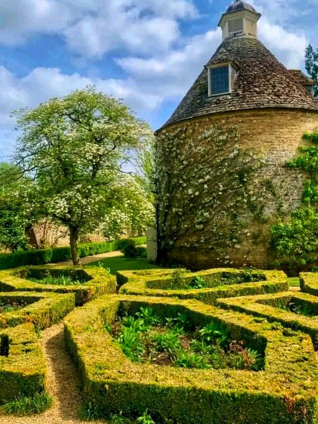 Rousham House & Gardens: England’s Timeless Arcadia 🇬🇧