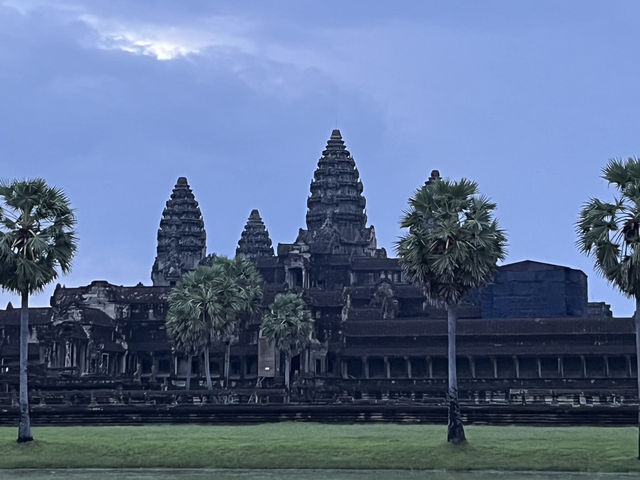 Witness the World Wake Up — Angkor Wat’s Magical Mirror Sunrise 🌅🛕
