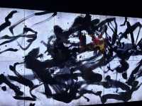 Azabudai Hills 超人氣：teamLab Borderless 數位藝術奇境」