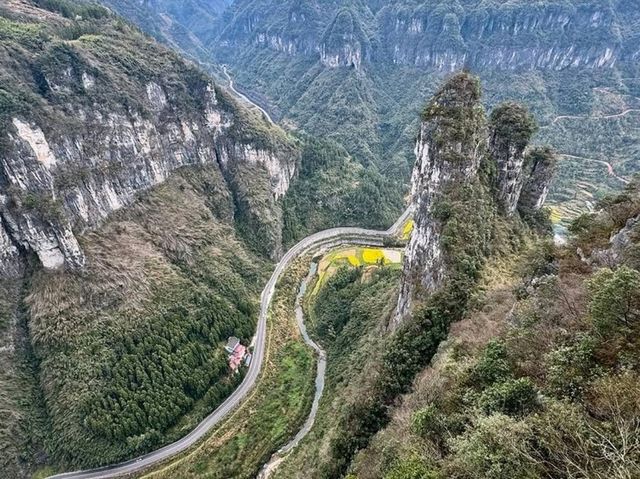Dramatic Views at Aizhai Bridge