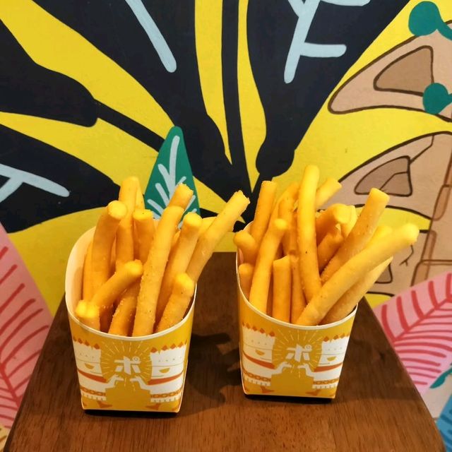 【渋谷】まるでテーマパークな異空間！？味もビジュも良いポテト専門店