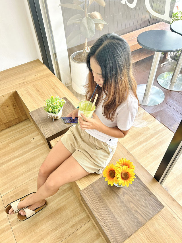 ☕️✨ คาเฟ่น่านั่งในชัยภูมิ The Rosetta สาขาบูรพา 🍃