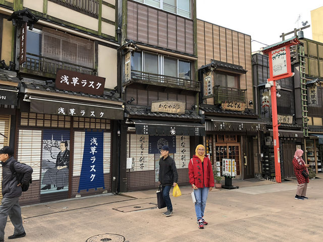 Morning stroll in Asakusa: Timeless Charm of Sensoji Temple⛩️
