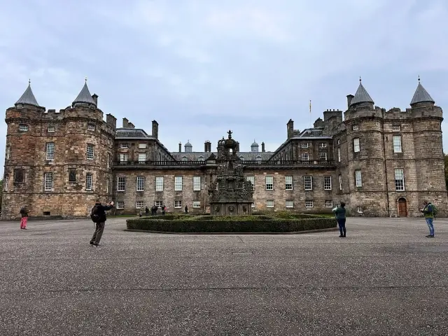 Exploring the Grandeur of Holyrood Palace: A Royal Scottish Experience