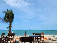 ร้านกาแฟ บรรยากาศริมทะเล ร้านสวย เครื่องดื่มอร่อย 