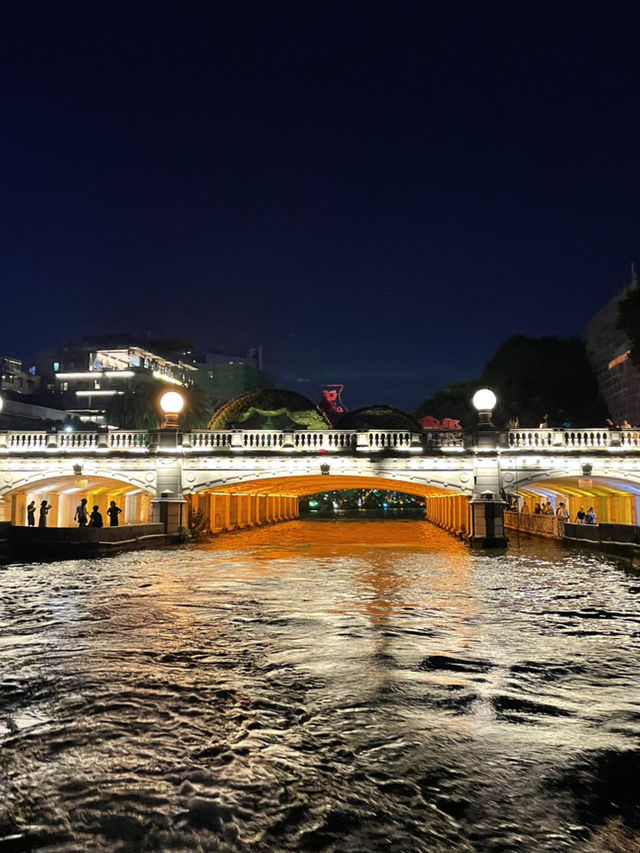 Enjoy Guilin night through the cruise 