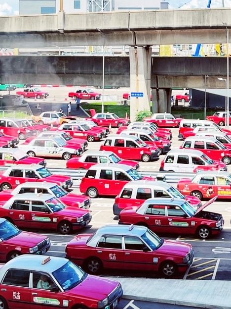 🌉 Hong Kong's Ocean & Traffic Symphony: Where Sea Meets City Pulse! 🚖