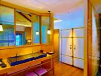 Constance Moofushi — The Art of All-Inclusive Perfection