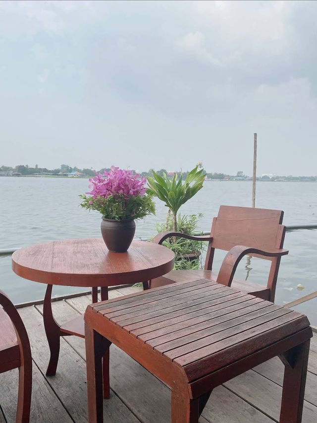 ร้านอาหาร บ้านระเบียงน้ำ