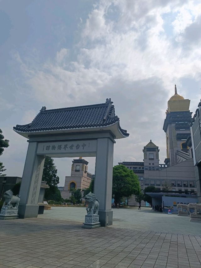 佛國淨土與落羽松秘境交織的南投中台禪寺