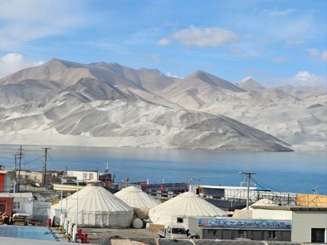 在阿克陶與白沙湖相遇,高原中藍寶石 在阿克陶與白沙湖相遇,高原中藍寶石