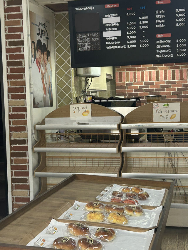 추억에 잠길 수 있는 드라마 명소🤍 빵 맛집 추천! 추억에 잠길 수 있는 드라마 명소🤍 빵 맛집 추천!