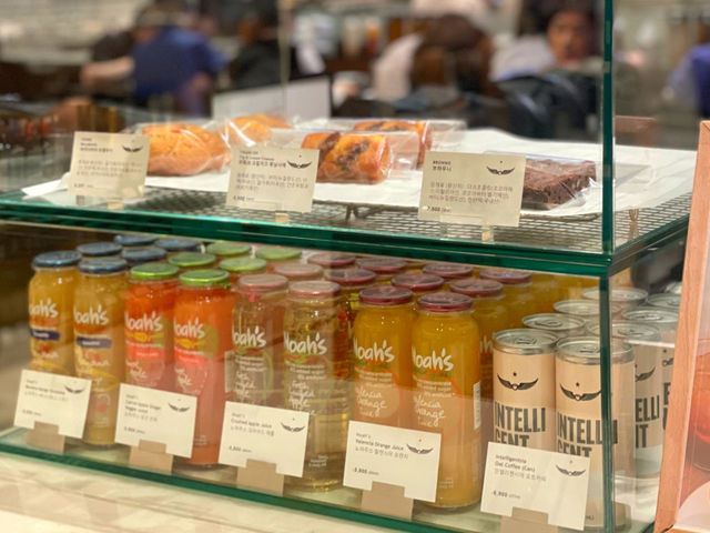 인텔리젠시아 커피 도시의 한복판에서 만나는 조용한 리듬 인텔리젠시아 커피 도시의 한복판에서 만나는 조용한 리듬