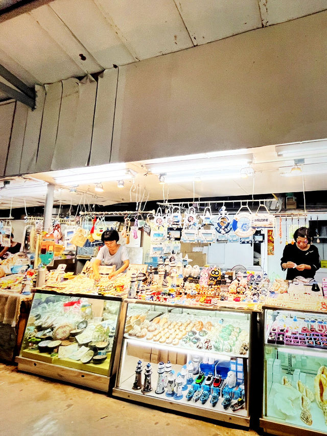 Celebrate the Holidays at Eluanbi Lighthouse & Christmas Souvenirs Collection Celebrate the Holidays at Eluanbi Lighthouse & Christmas Souvenirs Collection