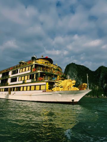 下龍灣郵輪：時間靜止之地 
