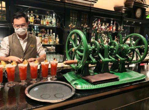 Singapore's Must-Visit Spot | Legally Littering? A Tipsy