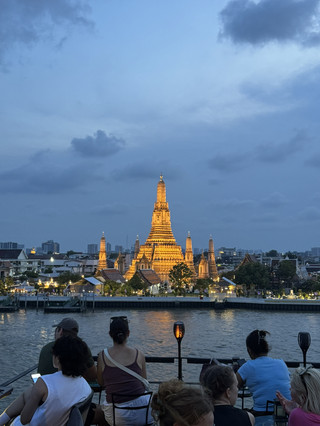 Eagle Nest Bar (Tha Tian) 鄭王廟景觀 Rooftop Bar 氣氛超正。