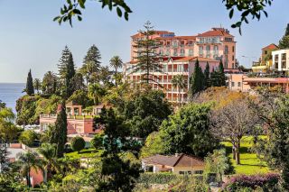 An Ultra-Luxury Palace in Madeira! Belmond Reid's Palace: Step Right Into a High-End European Movie Set. God-Tier Ocean Views & Romantic Afternoon Tea Highly Recommended!!