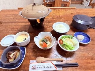 Get Glowing Skin?! Enjoy Natural Hot Springs and Fresh Okhotsk Scallops at this Onneyu Onsen Inn.