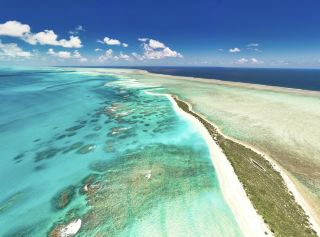  Mozambique: Africa’s Hidden Tropical Paradise 🌴🐬 | Where the Indian Ocean Meets Untouched Beauty