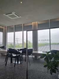 자연과 조화를 이루는 카페