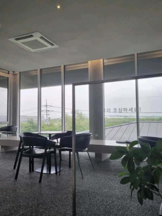 자연과 조화를 이루는 카페