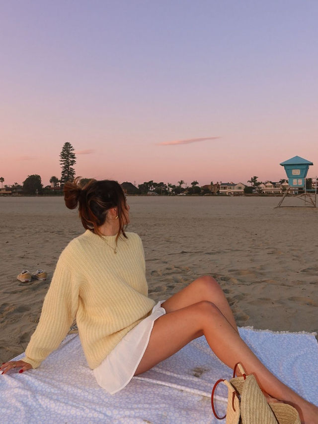 샌디에이고 해변에서 낭만적인 밤을 보내는 것은 마법적이고 따뜻한 경험이었습니다! 🌅💑