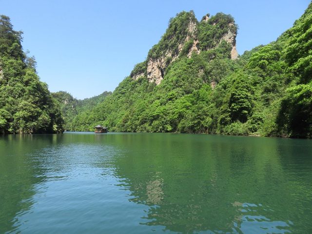 Majestic Heights in Zhangjiajie 🏞️🚡