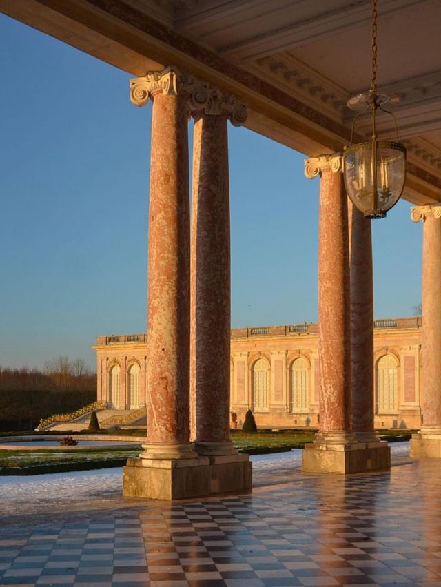 Versailles Gardens: Sunset's Snowy Embrace 🌅