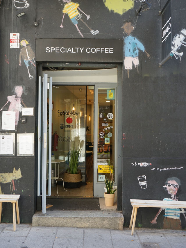 Madrid | The cosy coffee shop with brunch set 