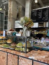 Tel Aviv: Hummus, Heatwaves & Hot People