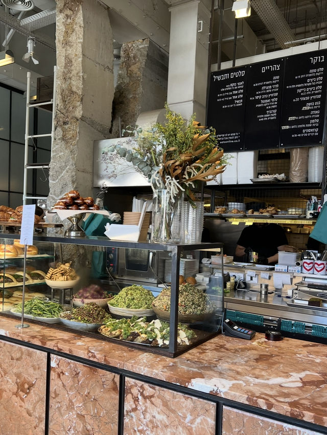 Tel Aviv: Hummus, Heatwaves & Hot People
